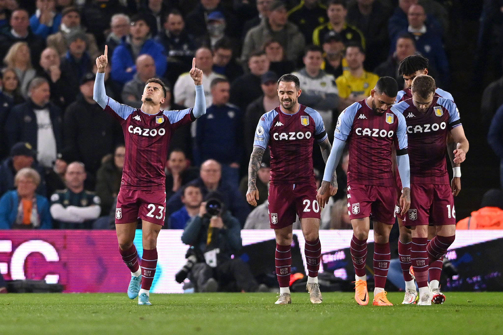 球迷們迎來 球迷們迎來